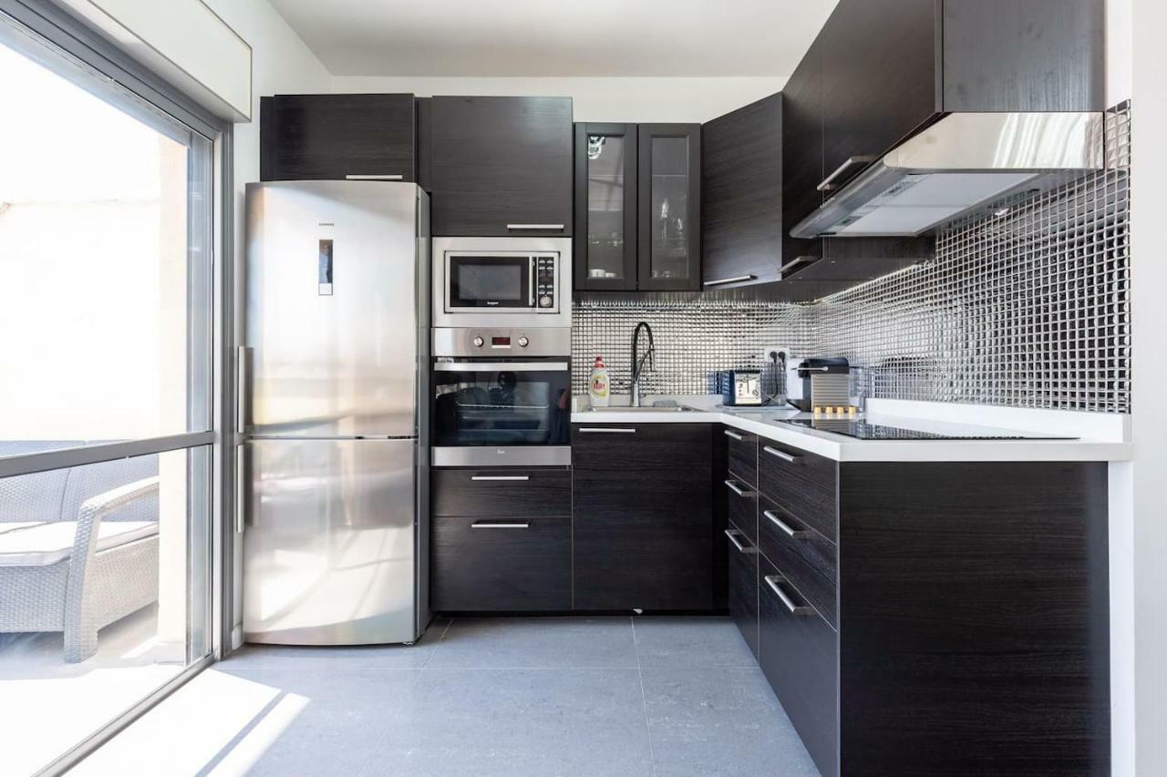 75 négyzetméteres, 2 hálószobás Apartman 2 fürdőszobával Beach Környéke területén Tel-Aviv Kültér fotó