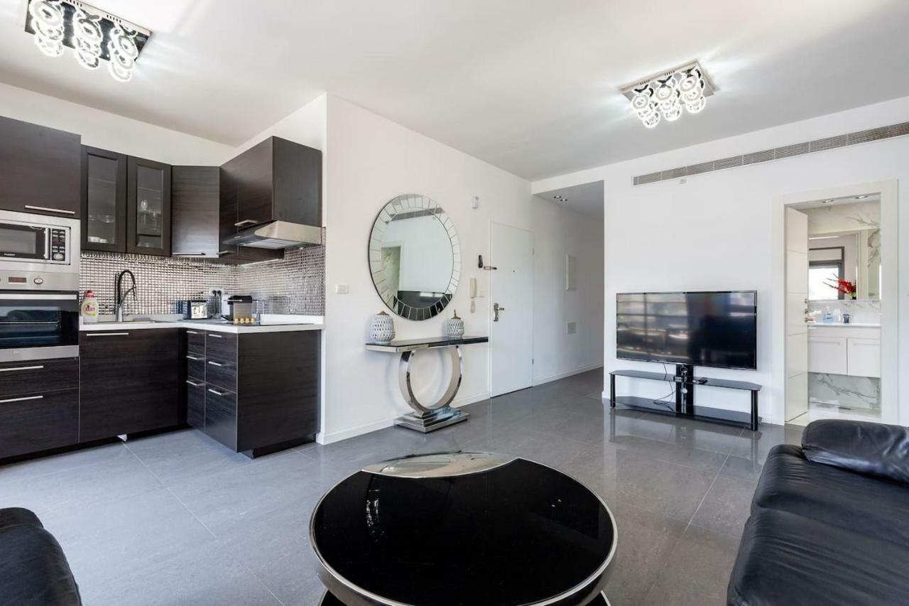 75 négyzetméteres, 2 hálószobás Apartman 2 fürdőszobával Beach Környéke területén Tel-Aviv Kültér fotó